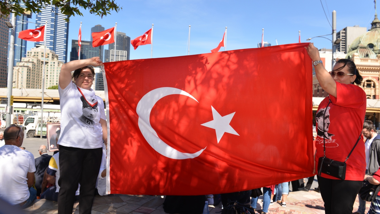 "Bayrağınıza, Cumhuriyetinize, devletinize sahip çıktığınız için, hepinize teşekkür ediyorum"