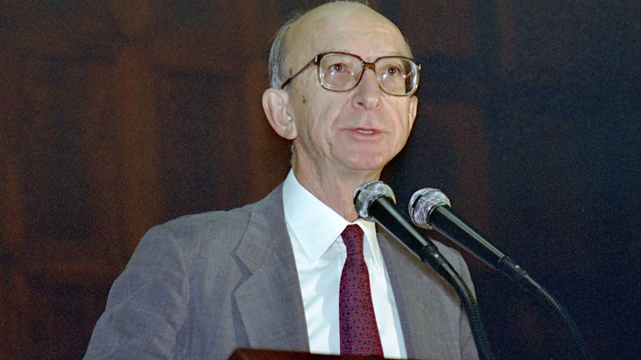 18 Eylül 1990`da SHP Genel Başkanı İnönü, partisinin meclis grup toplantısında bir konuşma yaptı. (Arşiv)