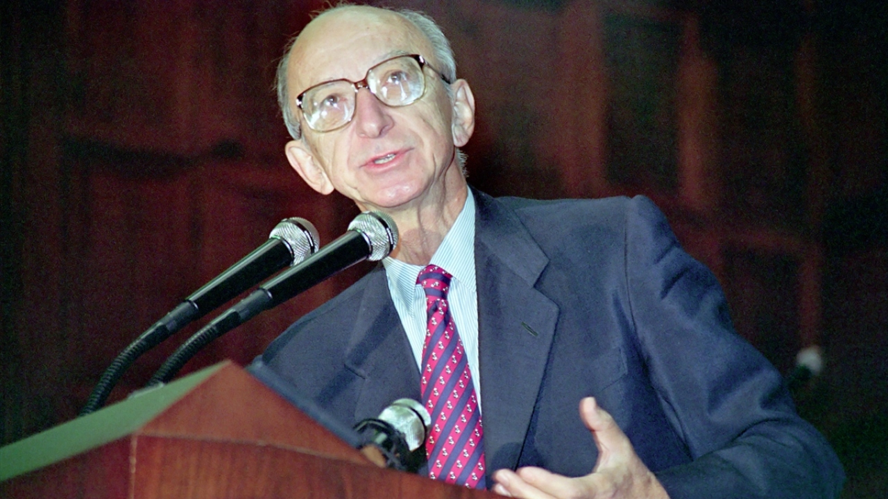 2 Ekim 1990`da SHP Genel Başkanı İnönü, partisinin meclis grubunda konuşma yaptı. (Arşiv)