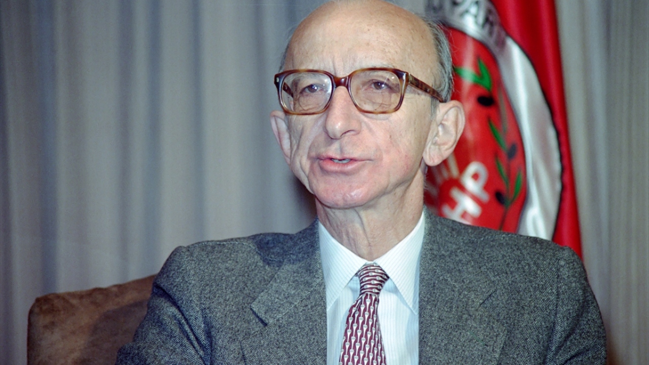 12 Aralık 1990`da SHP Genel Başkanı İnönü. (Arşiv)