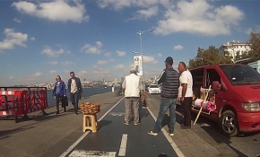 Bisiklet sürücülerine yaya bariyeri