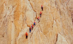 Erzincan'da "Via Ferrata" parkuru ile sarp kayalıklara tırmanış