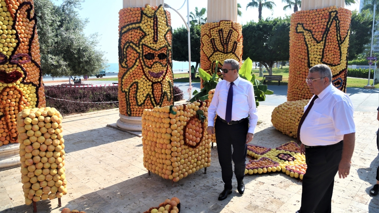 Su, gazetecilere yaptığı açıklamada, narenciyenin Türkiye ve Mersin için önemine işaret etti. 