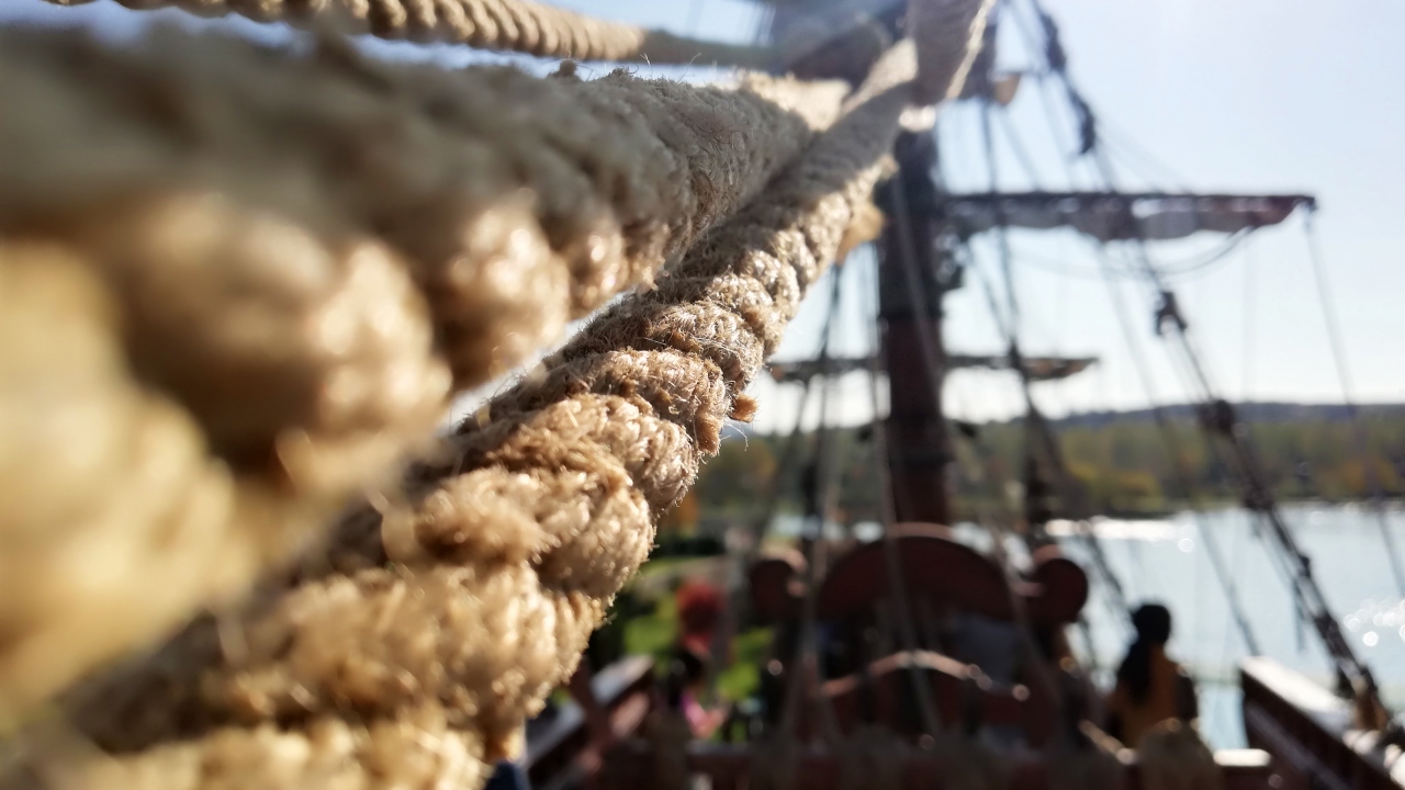 Yapay göletin yanında sizi May Flower temasıyla dikkat çeken Korsan Gemisi karşılıyor.