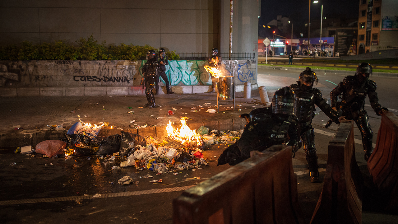 Gösteride, öğrenciler ile güvenlik güçleri arasında arbede yaşandı.