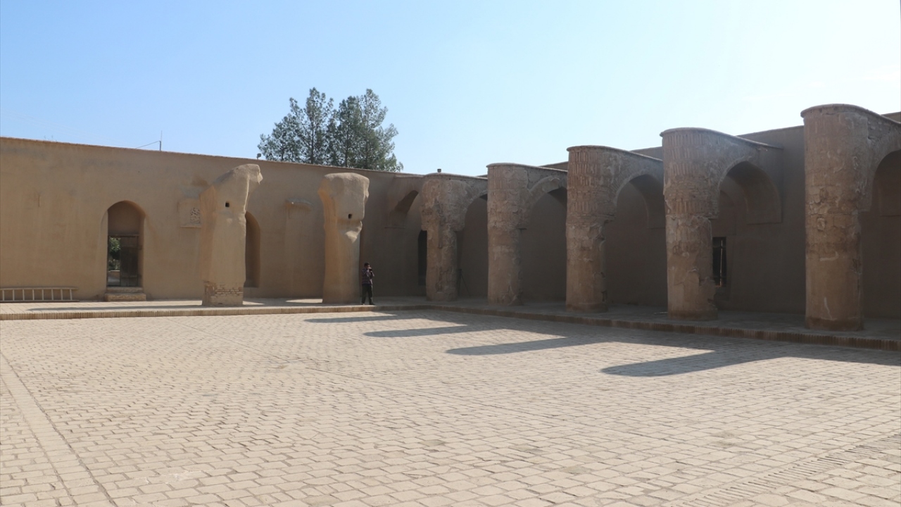 Minareler kervanlara yol gösteriyordu