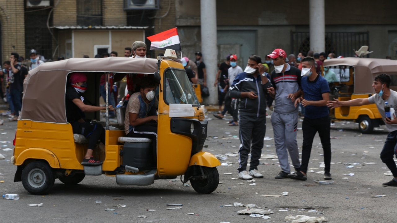 Gösteri meydanından ayrılıp evine gitmek isteyenler de belirli mesafeler için bu araçları kullanıyor.