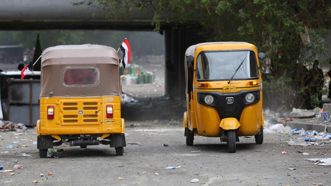 Bağdat`taki gösteriler sırasında şoför arkadaşlarından da ölen ve yaralananların olduğu bilgisini veren Hüseyin, yaşanan gerginlikler sırasında bazı araçların da zarar gördüğünü anlattı.