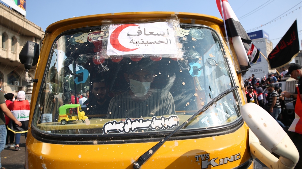 Gösterilerde adeta kurtarıcı rol üstelenen bu araçların şoförlerinin çoğu 25 yaş altında.