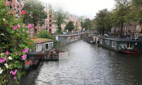Amsterdam kanalları üzerinde yaşam
