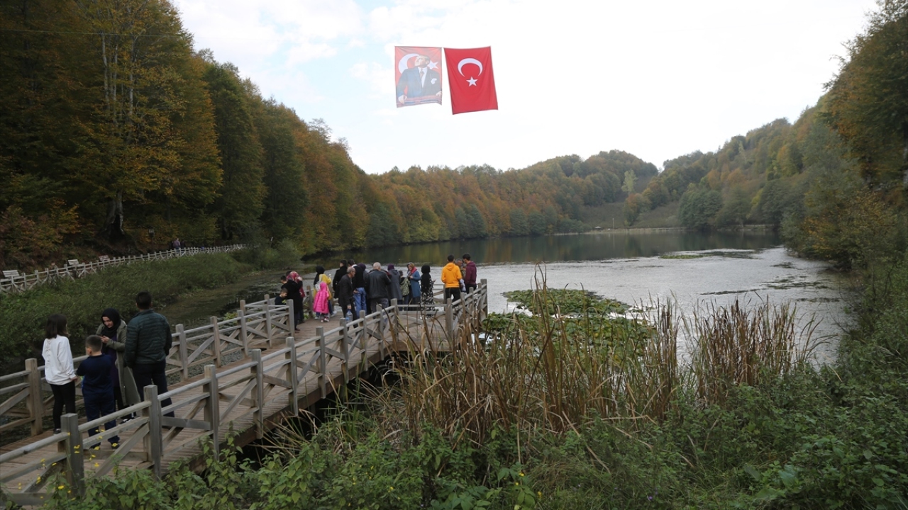 Ordu kent merkezine 74 kilometre uzaklıktaki Ulugöl Tabiat Parkı, doğal yapısıyla Karadeniz`de yeşille mavinin buluştuğu alanlar arasında yer alıyor.