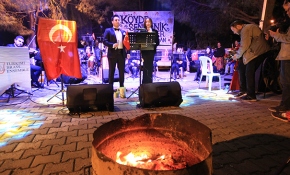 Traktör kasasında senfonik konser