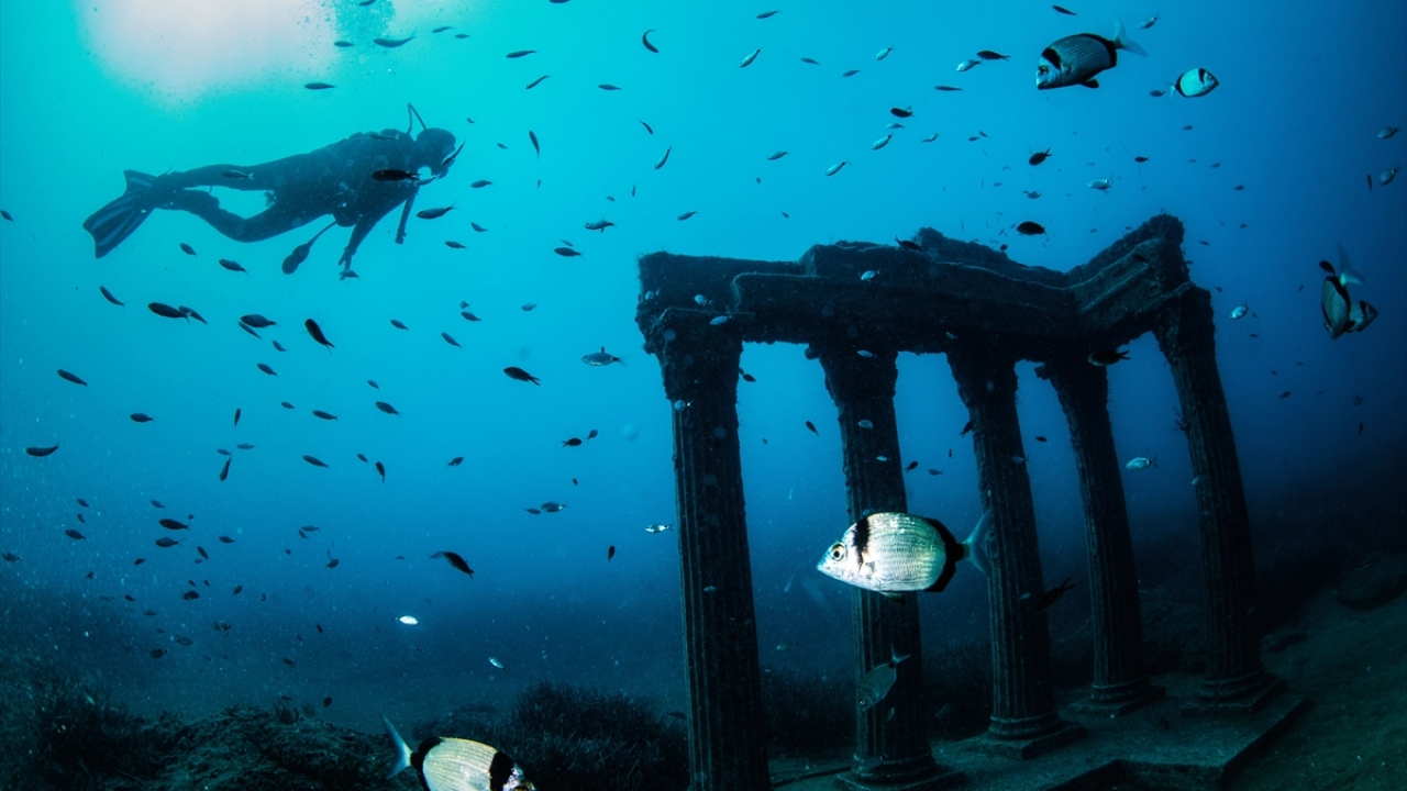 Hayatının büyük bir bölümü su altında geçmiş biri olarak denizlerin şu anki durumuna ilişkin neler söylersiniz? 