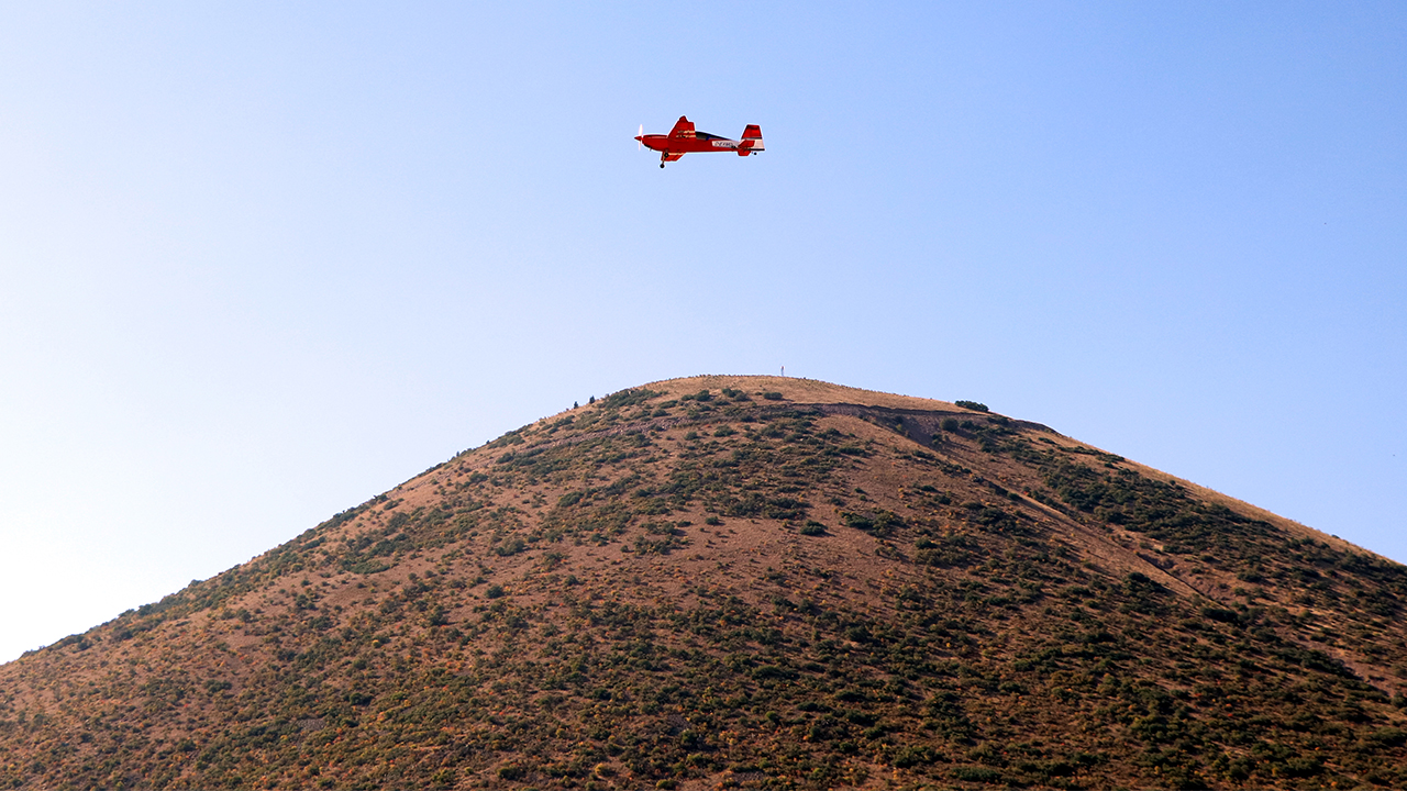 Kayseri`de model uçak sayesinde havacılıkla tanışan öğretmen Abdurrahman Göktaş, Türk Hava Yollarının (THY) pilot alımı sınavlarını başarıyla tamamlayarak pilot olma hayaline bir adım daha yaklaştı.