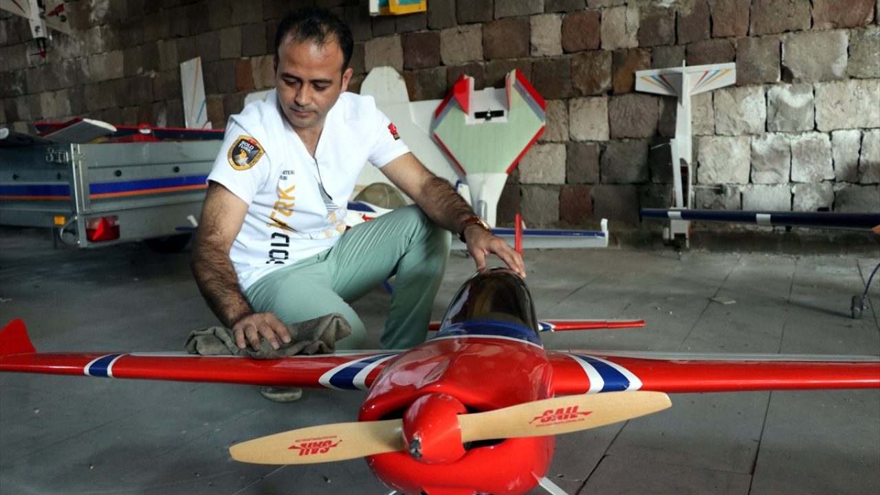 THY`nin pilot alım sınavlarına giren ve ilk aşamalarını başarıyla geçen Göktaş, girdiği son mülakatı da geçerek pilot olma hayalini gerçekleştirmek için önemli bir adım attı.