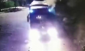 Tır sürücüsü dağ yolundaki heyelandan son anda kurtuldu