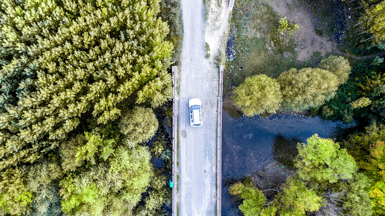 Medeniyet ve hoşgörü kenti Mardin`in Mazıdağı ilçesindeki Karasu Çayı ve vadisi sonbaharda sunduğu manzarayla ilgi çekiyor.
