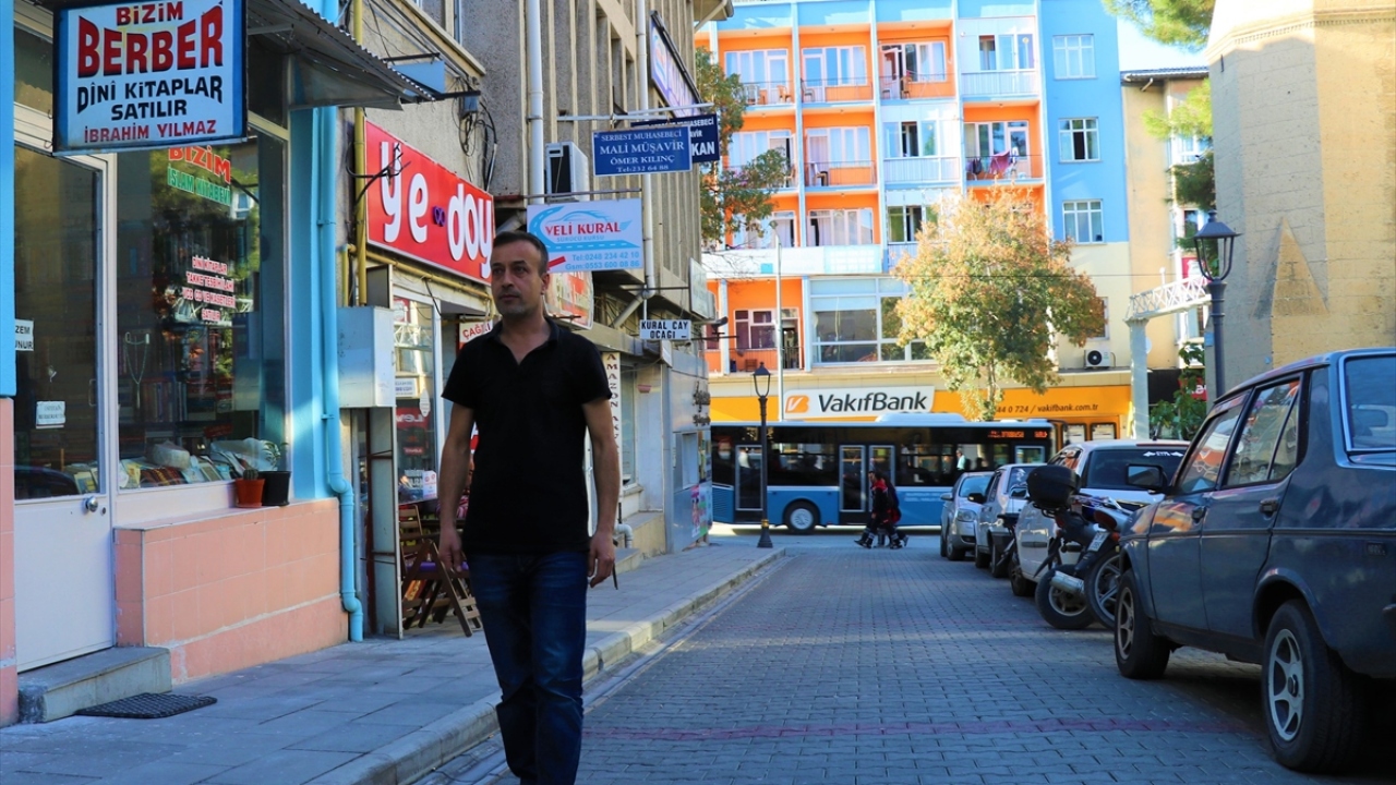 Babasının yanı sıra dedesinin ve dedesinin babasının da aynı mesleği yaptığını vurgulayan Yılmaz, bu işi iyi şekilde yaptıklarını düşündüğünü dile getirdi.