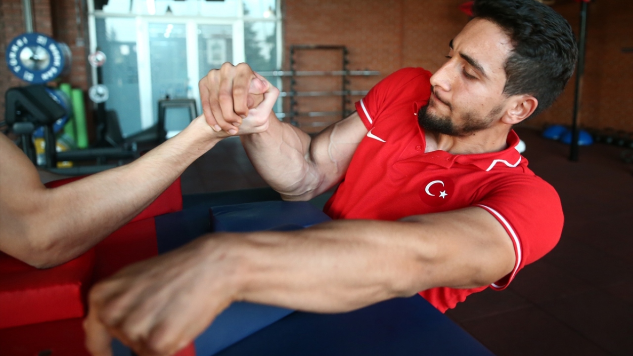 Fatih, engelli-engelsiz ayrımı yapılmadan düzenlenen organizasyonlarda elde ettiği başarılarına ilişkin bilgi vererek, "İlk gittiğim organizasyonda, Karabük`te Türkiye şampiyonu olmuştum. Sonra bu serüven devam etti." diye konuştu.