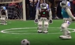 Robot futbolcular, insan rakiplerine karşı mücadeleye hazırlanıyor