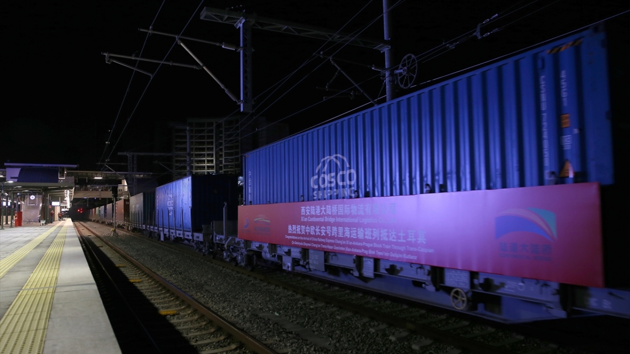 Yükün, Bakü-Tiflis-Kars hattının ve Marmaray`ın kullanılarak orta koridor üzerinden taşınması, diğer koridorlara göre zaman ve enerji tasarrufu sağlayacak.