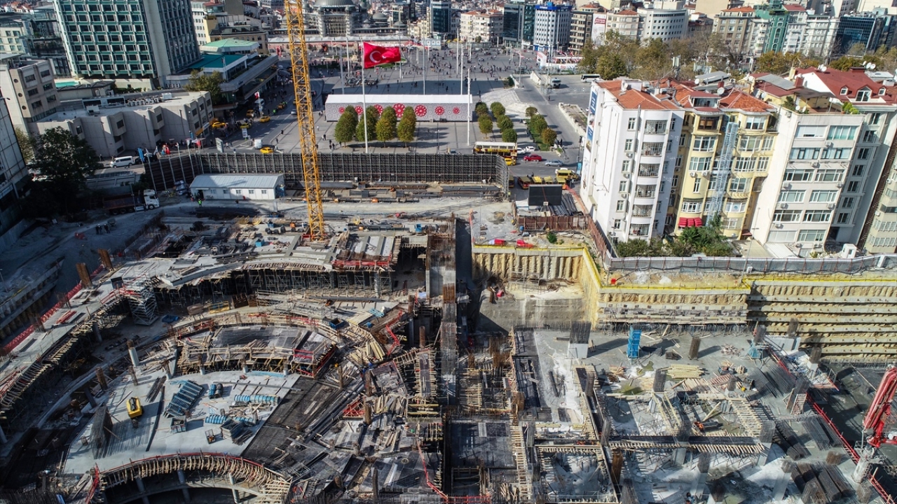 İlk AKM`nin mimarı olan Hayati Tabanlıoğlu`nun oğlu mimar Murat Tabanlıoğlu`nun imzasını taşıyan merkezin inşaatında çalışmalar aralıksız sürüyor.