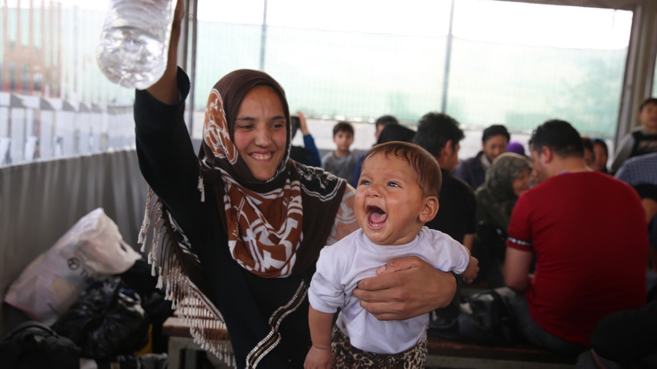 Dışişleri Bakanlığı`nın açıklamasında da yer aldığı şekliyle son yıllarda Yunanistan ülkesindeki düzensiz göçmenlerinin çoğunu uluslararası sözleşmelere aykırı olarak Türkiye`ye zorla geri gönderiyor.