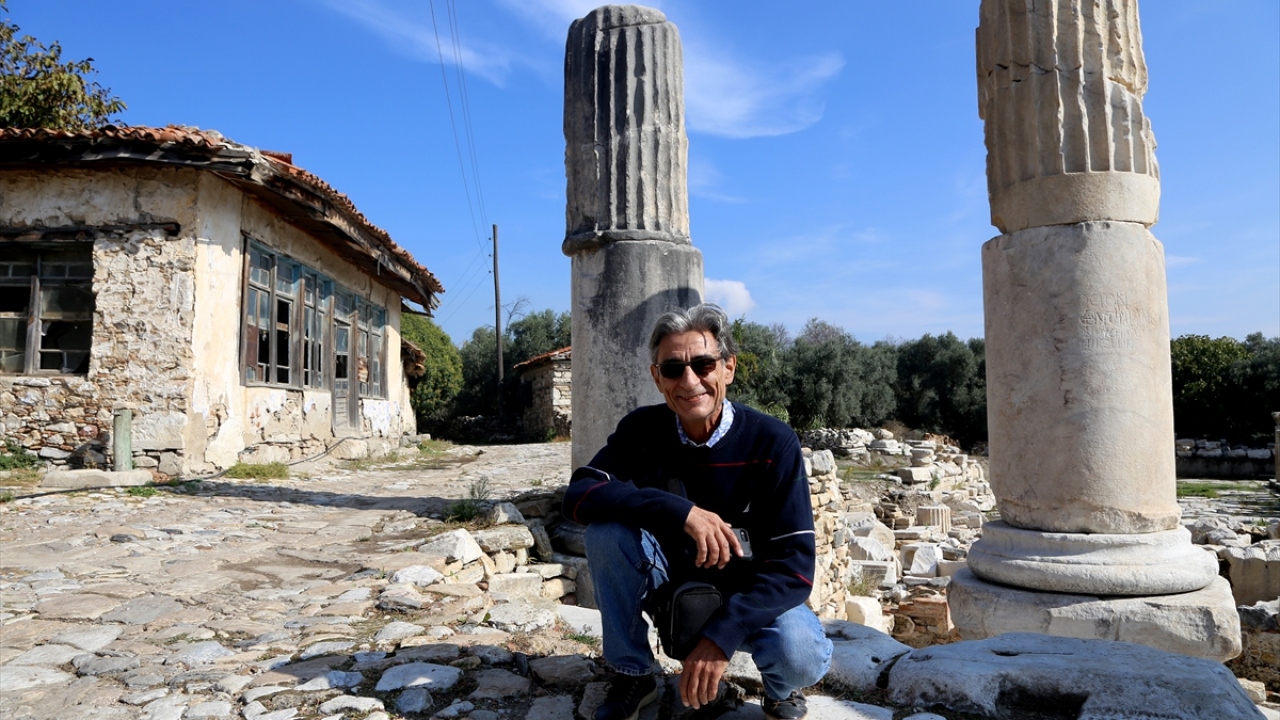 ABD`de yaşayan ziyaretçilerden Sina Mandalinci ise Stratonikeia`nın, dünyanın en güzel mermer şehirlerinden olduğuna işaret etti.