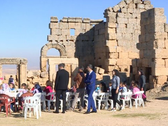 Sınıflarını tarihi Zerzevan Kalesi'ne taşıdılar