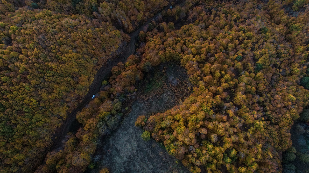 Roma İmparatorluğu döneminde manastırlarla dolu olduğu için "Keşiş Dağı" olarak adlandırılan Uludağ, kış aylarının yanı sıra sonbahar aylarında da turistlerin ilgisini çekiyor.