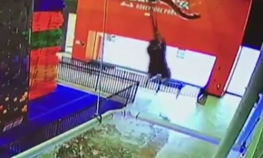 Çelik halatlı oyuncaktan düşen çocuk ağır yaralandı