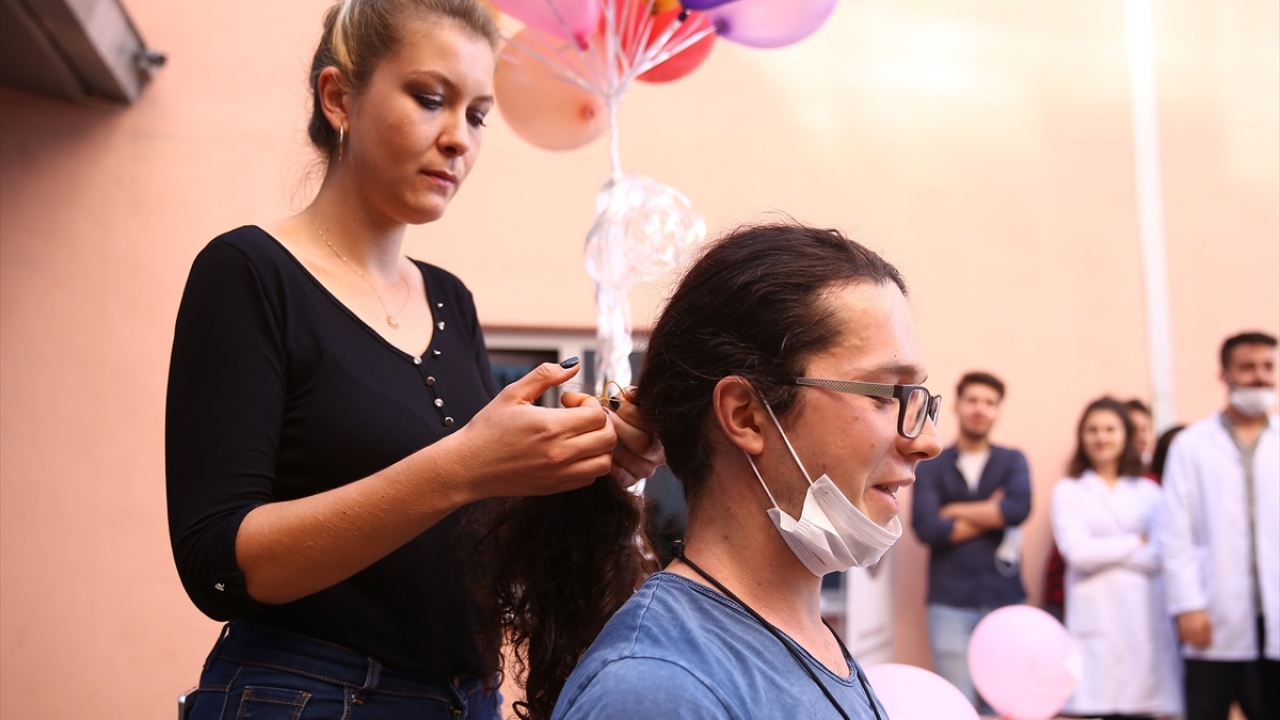 İşlem görmemiş saçların tercih edildiğini vurgulayan Özden, herkesi saç bağışlamaya davet etti.