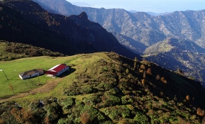 Hıdırnebi Yaylası sonbahar manzarasıyla ziyaretçilerini ağırlıyor