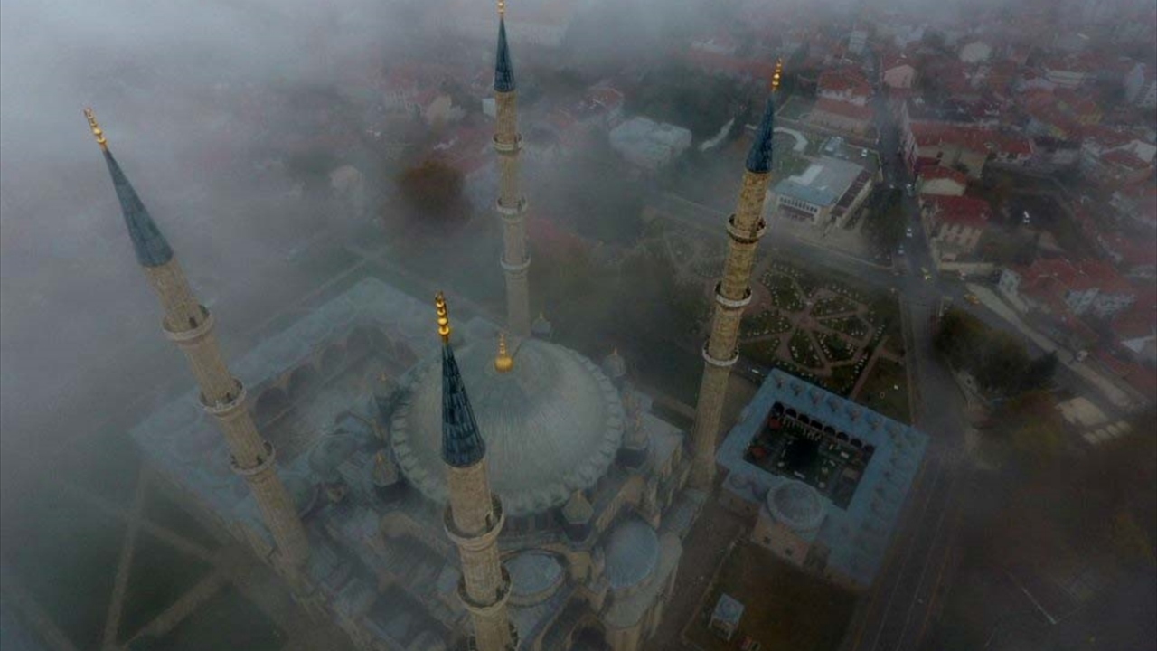 Selimiye Camisi`nde sis manzarası