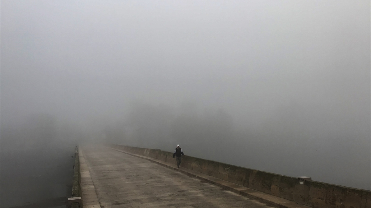 Meriç ve Tunca nehirlerinin geçtiği bölgelerde ve çukur alanlarda görüş mesafesi zaman zaman 50 metrenin altına düştü.