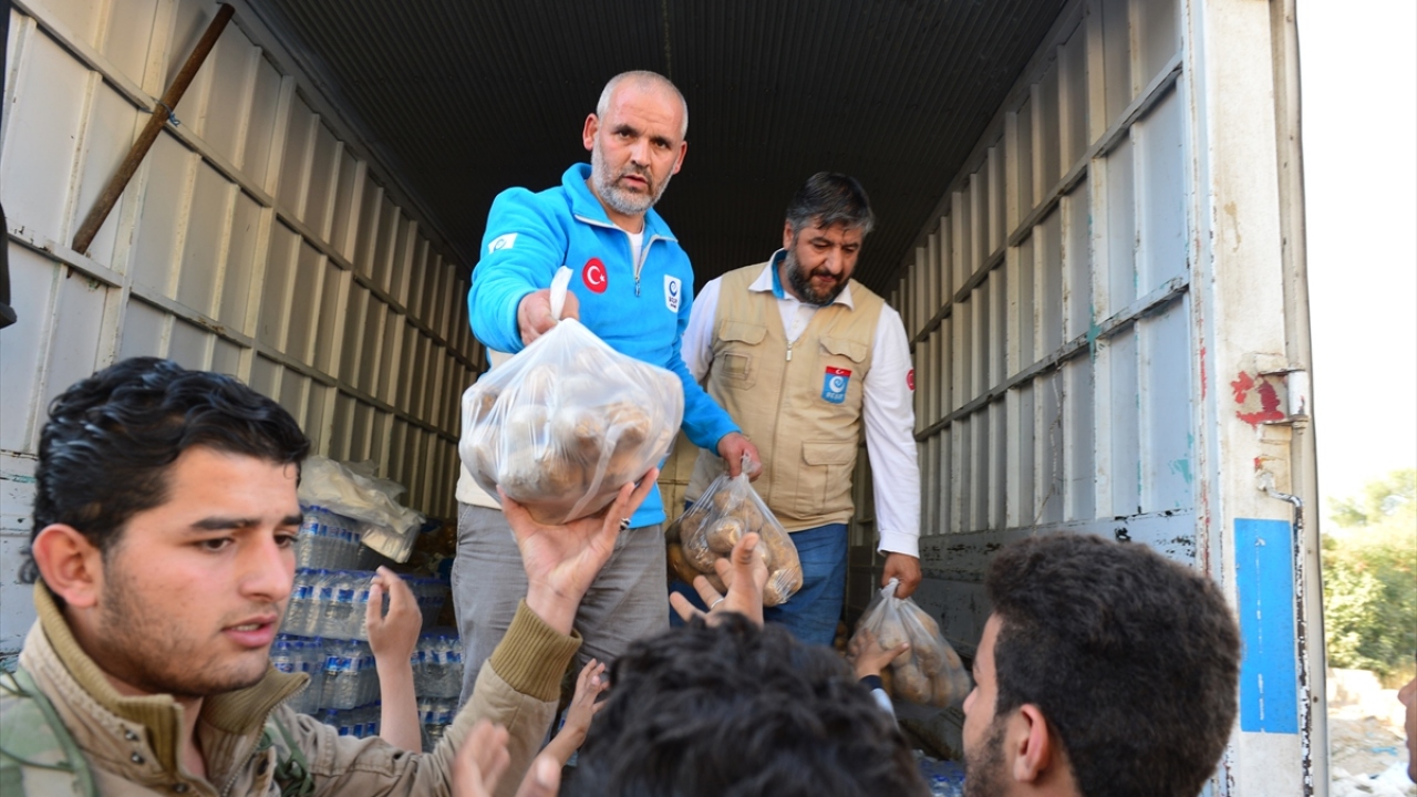 Terk ettikleri evlerine harekat sayesinde dönme imkanı bulduklarına dikkati çeken Bisery, Türkiye`nin yardımları sayesinde hayata tutunduklarını dile getirdi.