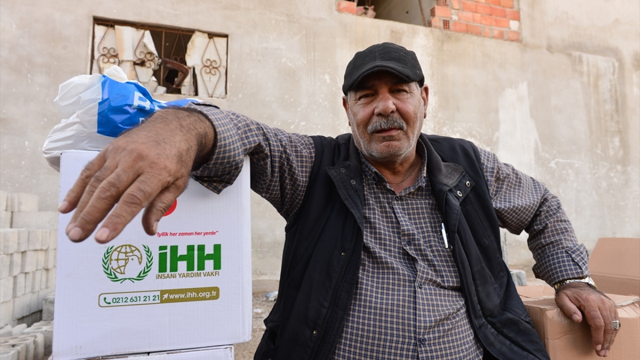 Yardımlardan faydalanan 82 yaşındaki Suriyeli Halef Bisery, desteklerinden dolayı Türk halkına teşekkür etti.