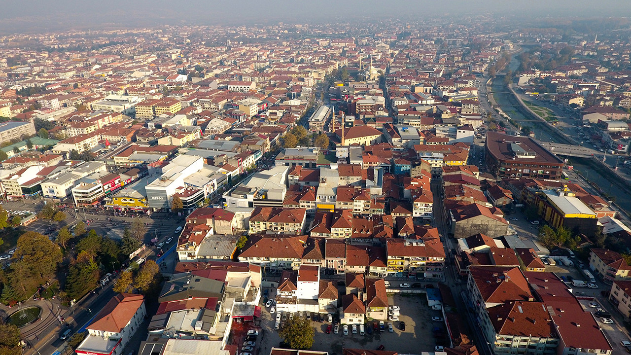 Kentte, yüksek kat kriterleri belirlenerek yeni yapılanmanın bu şartlara uygun yapılması için titiz çalışmalar yürütüldü.