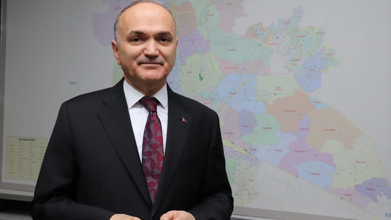 Düzce Belediye Başkanı Faruk Özlü de depremden sonraki süreçte kentte yapılaşma konusunda sıkı tedbirler alındığını belirtti.