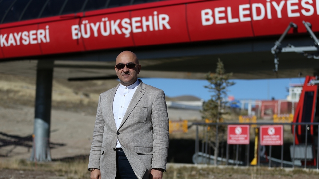 Erciyes AŞ Yönetim Kurulu Başkanı Murat Cahid Cıngı, bütün hazırlıkları tamamlanan kayak merkezinin misafirlerini beklediğini söyledi.