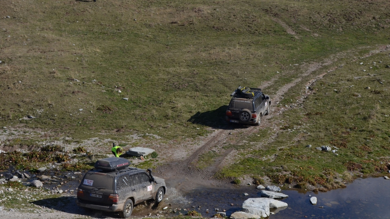 Kentin bu potansiyelini daha fazla değerlendirmek ve gizli kalmış doğal güzelliklerini turizme kazandırmak amacıyla bir turizm acentesi, DOKA ile İl Kültür ve Turizm Müdürlüğünün desteğiyle "Göğe Komşu Rotalar" projesini başlattı.