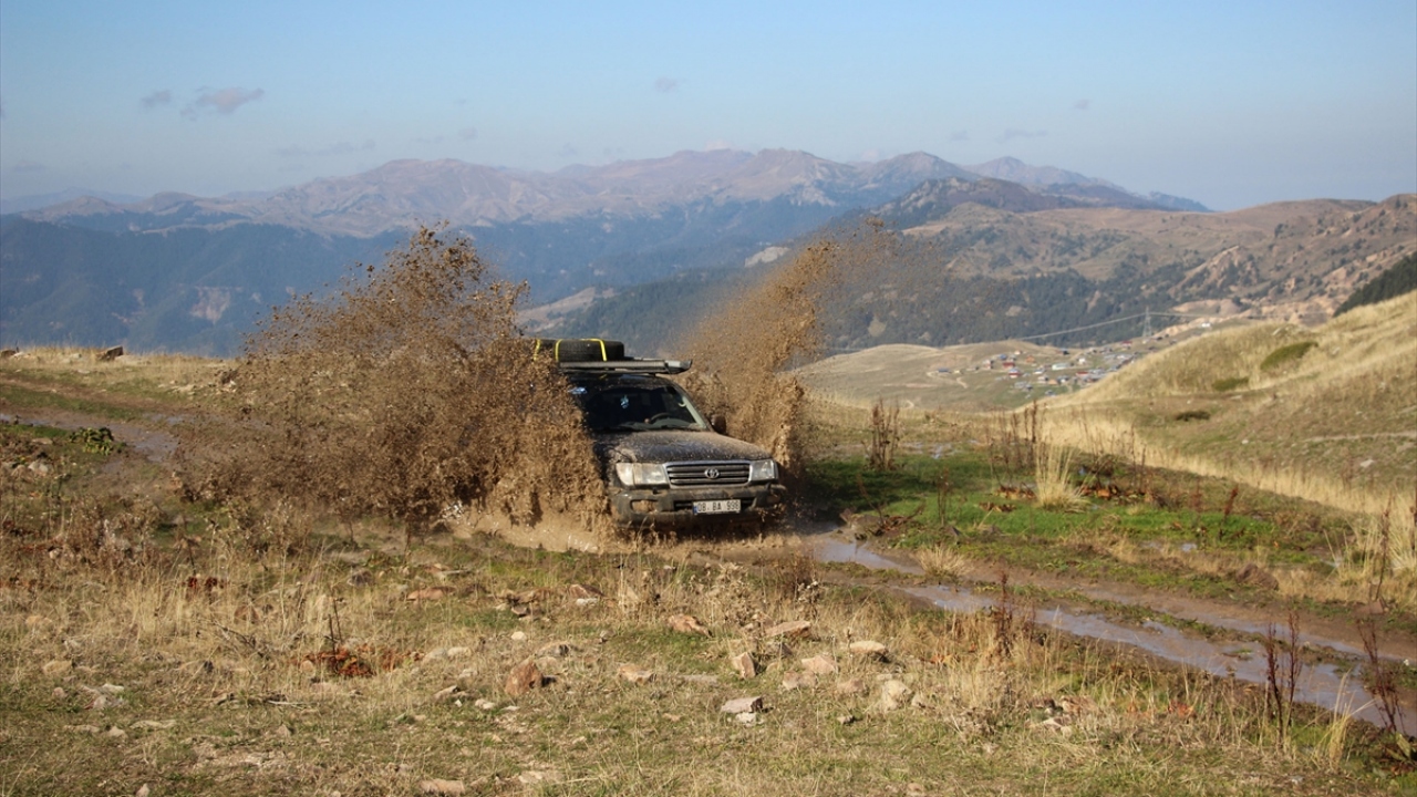 Projede yer alan Celal Özkan, 15 yıldır kentte "dağ liderliği" yaptığını, bölgenin dağ turizmi için çok elverişli olduğunu kaydetti.