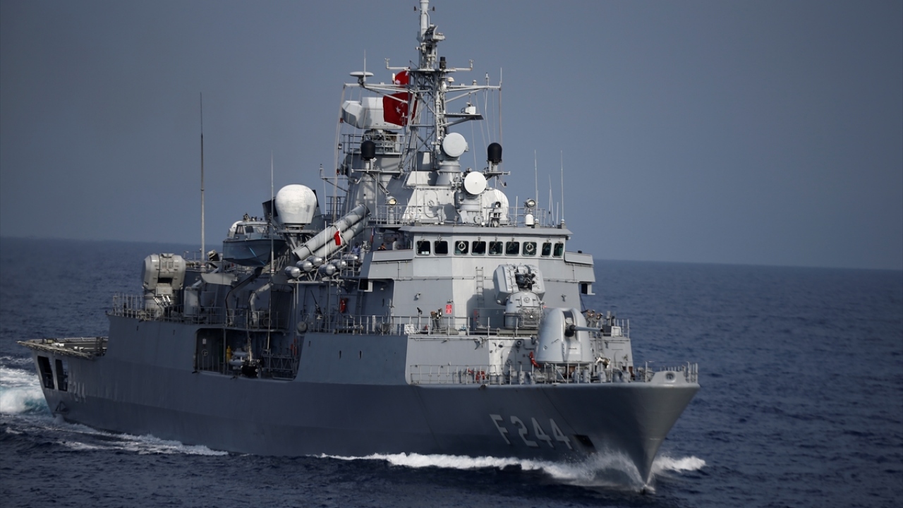 Tatbikatı görüntüleyecek basın mensupları da Aksaz Deniz Üssü`nde bulunan, Türkiye`de inşa edilen ve dünyanın en büyük amfibi çıkarma gemilerinden TCG Sancaktar`da yer aldı.