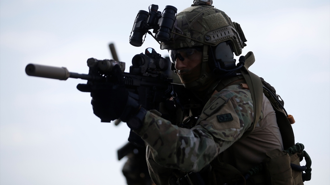 Tatbikatta SAT komandoları da yer aldı.