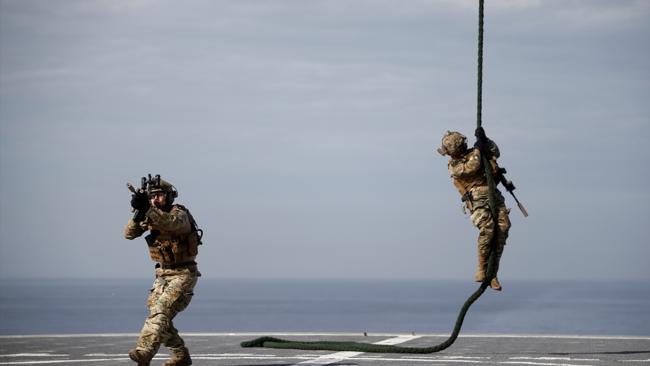 Limandan çıkış yapan gemiler, denizden, havadan ve karadan yöneltilebilecek muhtemel ve ani gelişen sinsi taarruz, sabotaj ve terörist eylemlere karşı birliğin güvenlik seviyesini en yüksek hazırlık durumuna aldı. 