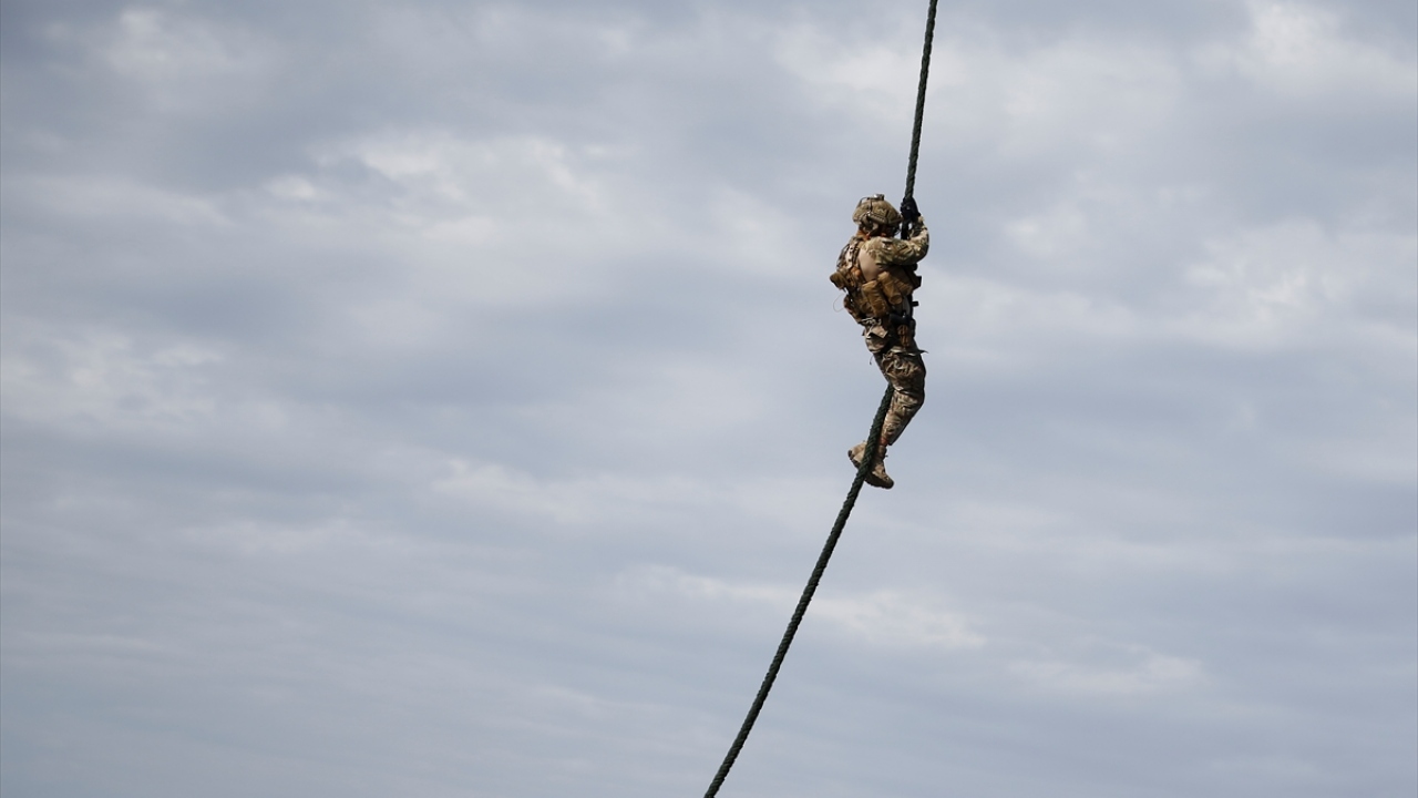 Eğitim sahasında mevkisi bilinmeyen denizaltının tespiti rapor edilerek, takip ve hücum edilmesi sağlanıp arama hücum birliği prosedürlerinin uygulanması ve bu kapsamda deniz hava vasıtasının kullanılması gerçekleştirildi.