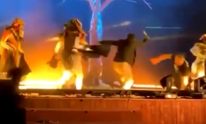 Suudi Arabistan'da 4 sanatçı sahnede bıçakla yaralandı