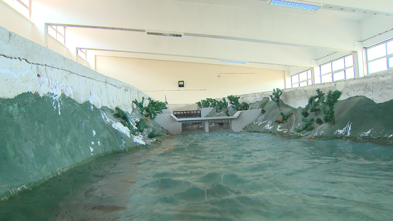 Trabzon DSİ 2.2 Bölge Müdürlüğü’nde yapımı süren müzede simülasyonlar, deneysel setler ile dünya genelinde son yıllarda uygulanmaya başlanan yenilikçi taşkın kontrol tesislerinin tanıtılacağı bölümler gibi pek çok farklı bölüm yer alacak.