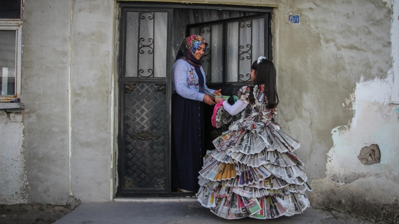 Çukurca Belediye Başkanı Emin Taşgın da öğrencilerin yaptığı etkinliğin beldede bir farkındalık oluşturduğunu dile getirdi.