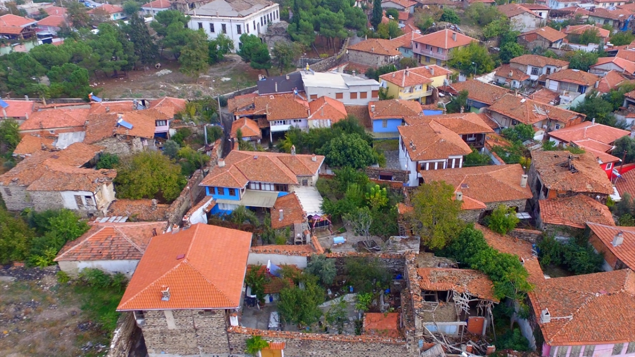 İlçe sakinlerinin "Zabun Hoca" olarak tanıdığı emekli öğretmen Hüseyin Zabun bozulmadan bugünlere kadar gelen ve tarihi dokusuyla birçok yerli ve yabancı turistin uğrak noktası olan tarihi evini, restore ettirdi.